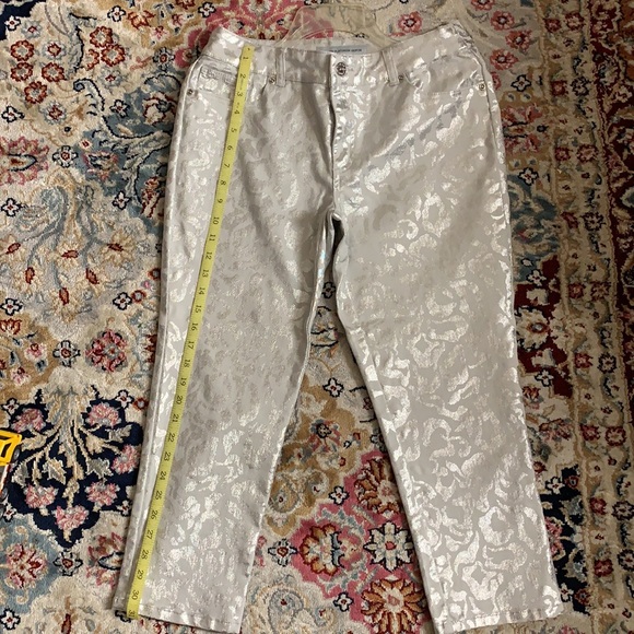 Chico’s Platinum Denim Capri/ crops - Picture 8 of 13